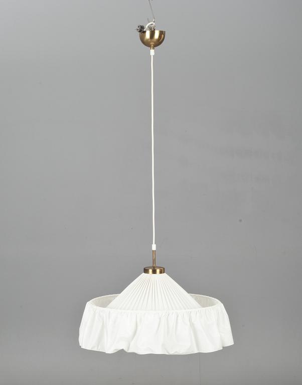 TAKLAMPA, firma Svenskt Tenn, modell 2560, 1900-tal.