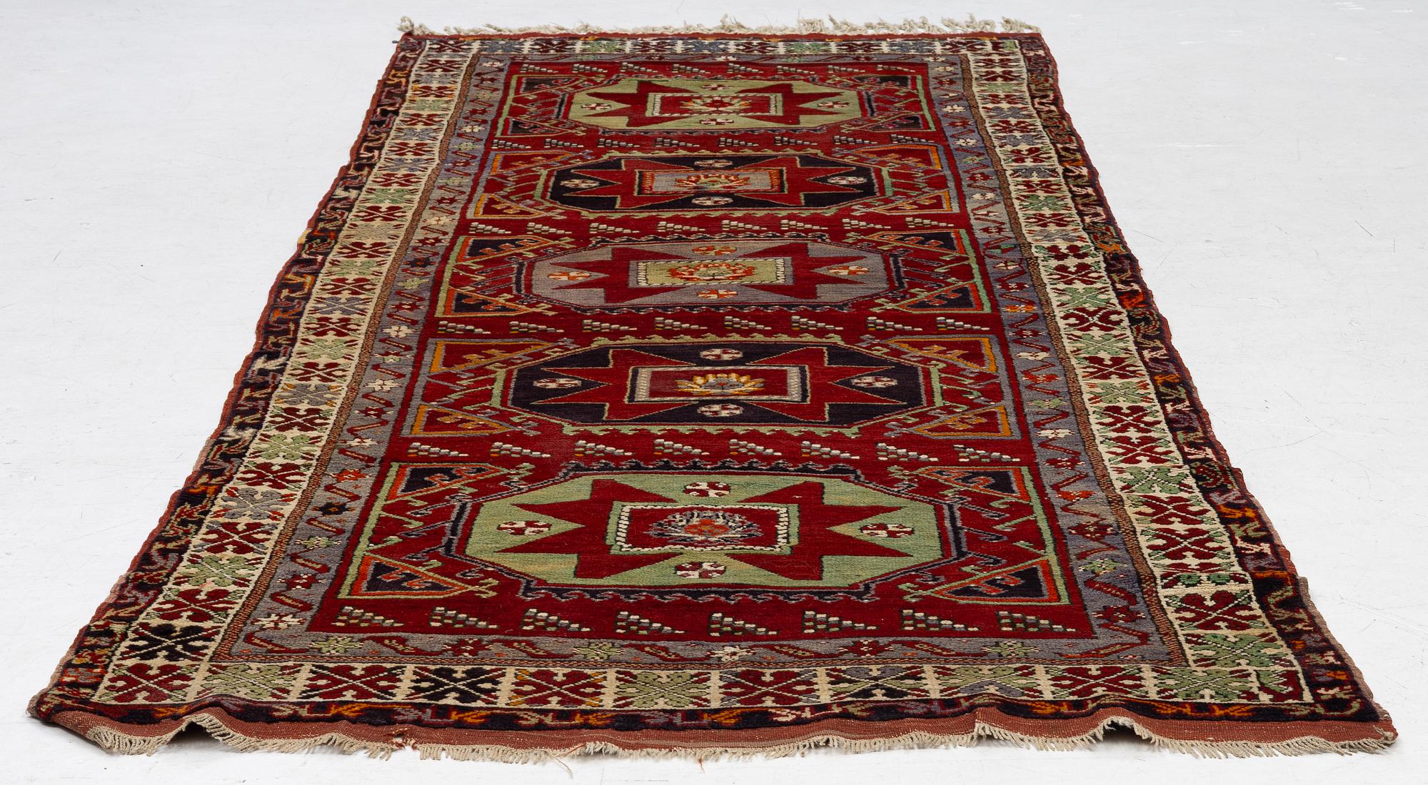 Matta, semiantik Kazak, ca 335 x 123 cm.