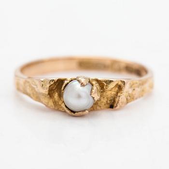 Björn Weckström, a 14K gold and cultured pearl ring 'Small word' for Lapponia 1966.