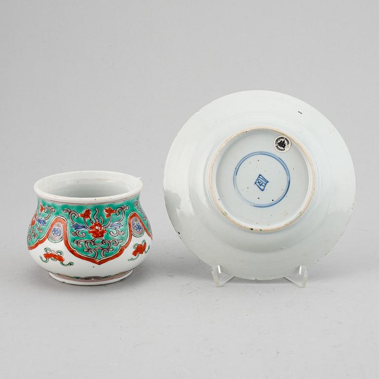 A famille verte censer and dish, Qing dynasty, Kangxi (1662-1722).