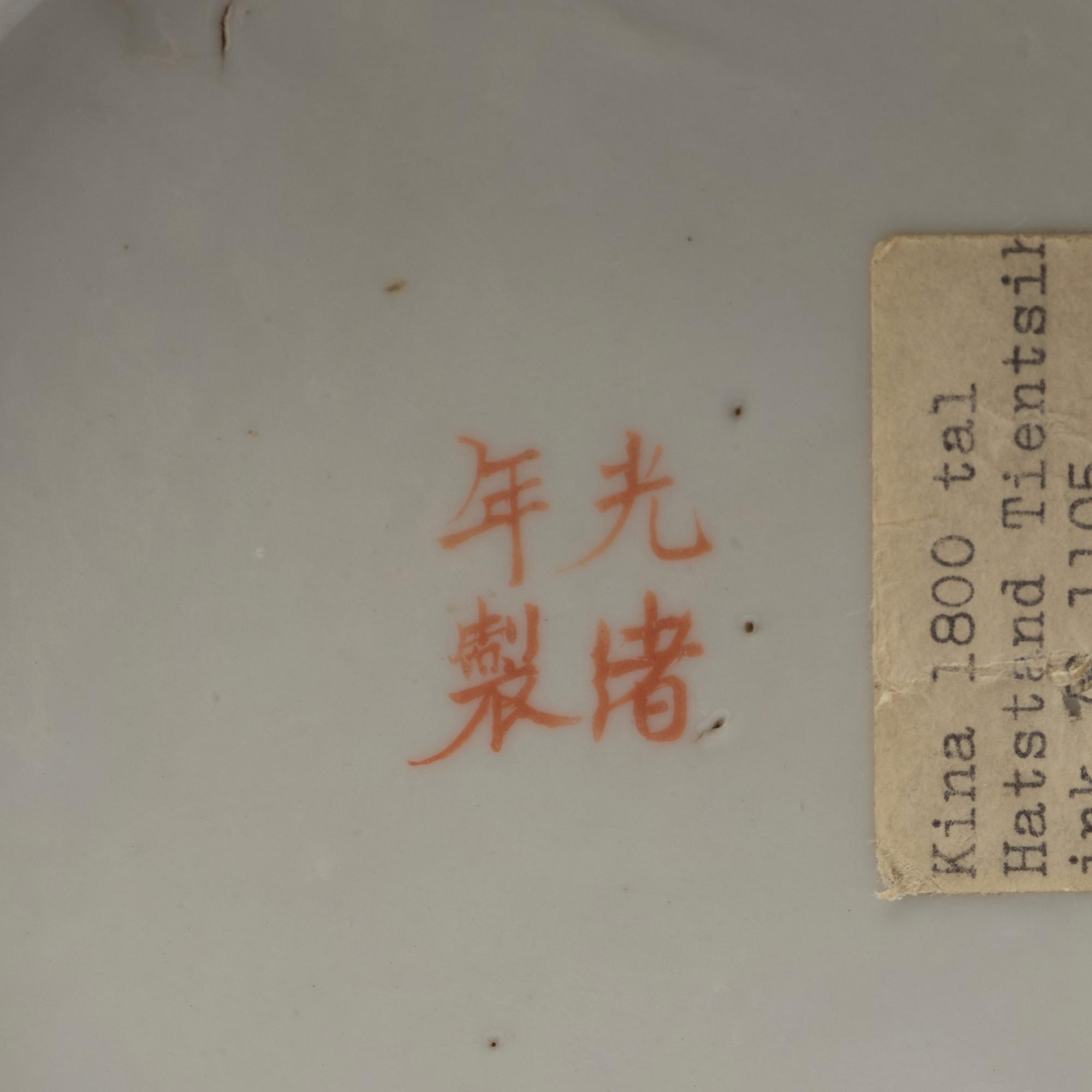 PERUKSTOCK/VAS, porslin. Qingdynastin, omkring 1900.