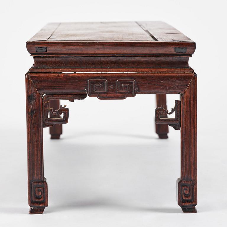 Bord, hardwood. Qingdynastin, 1800-tal.