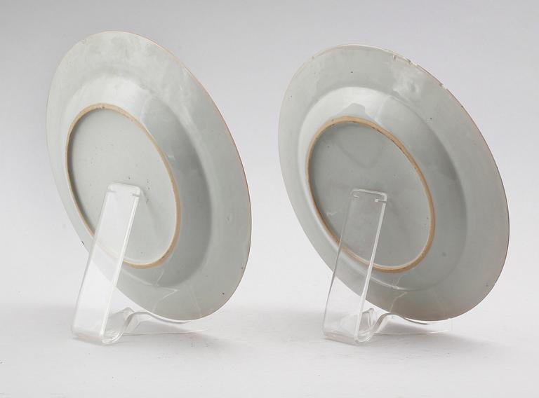 TALLRIKAR, 1 par, porslin, Kina, Qianlong 1736-1795.