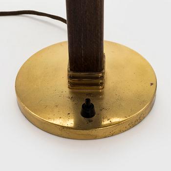 Paavo Tynell, bordslampa, modell 5066, Taito Oy, 1900-talets mitt.