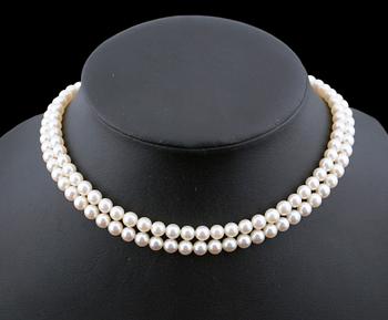 PÄRLCOLLIER, två-radigt, Mikimoto, Japan, odlade pärlor, originallås i silver.