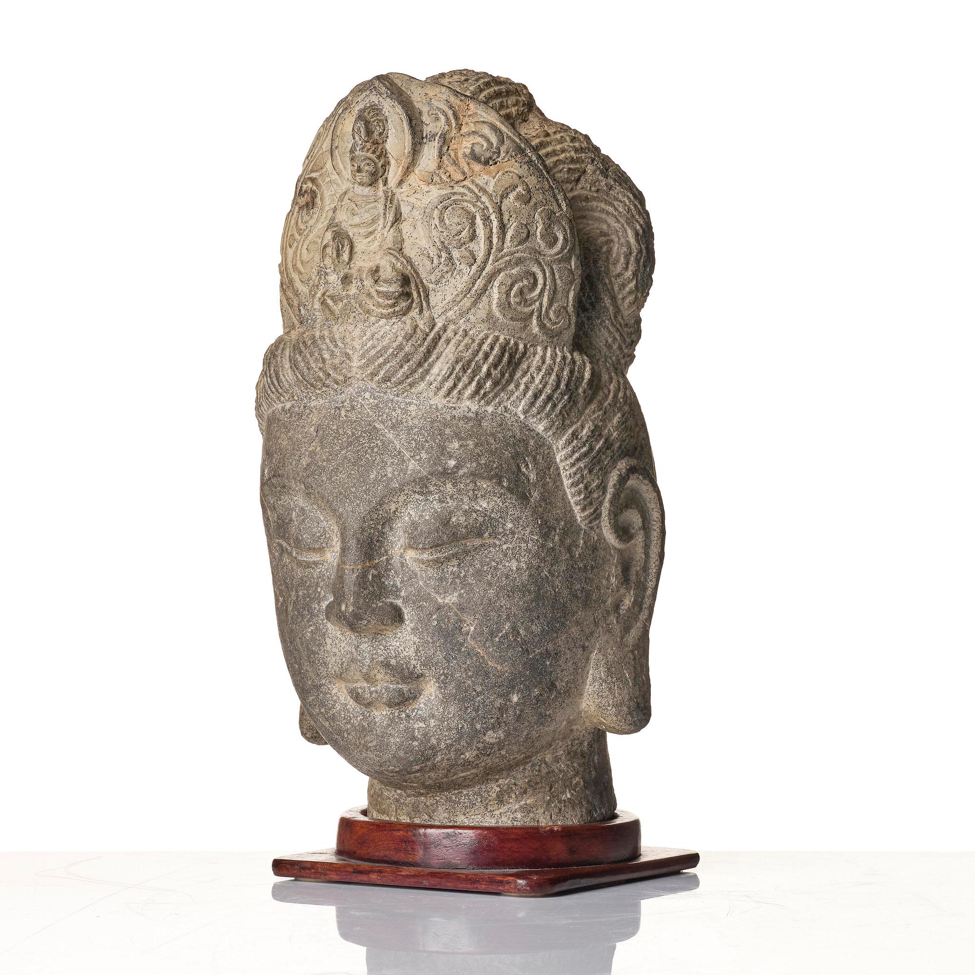 A large well sculptured head of Guanyin, Ming dynasty (1368-1644).
