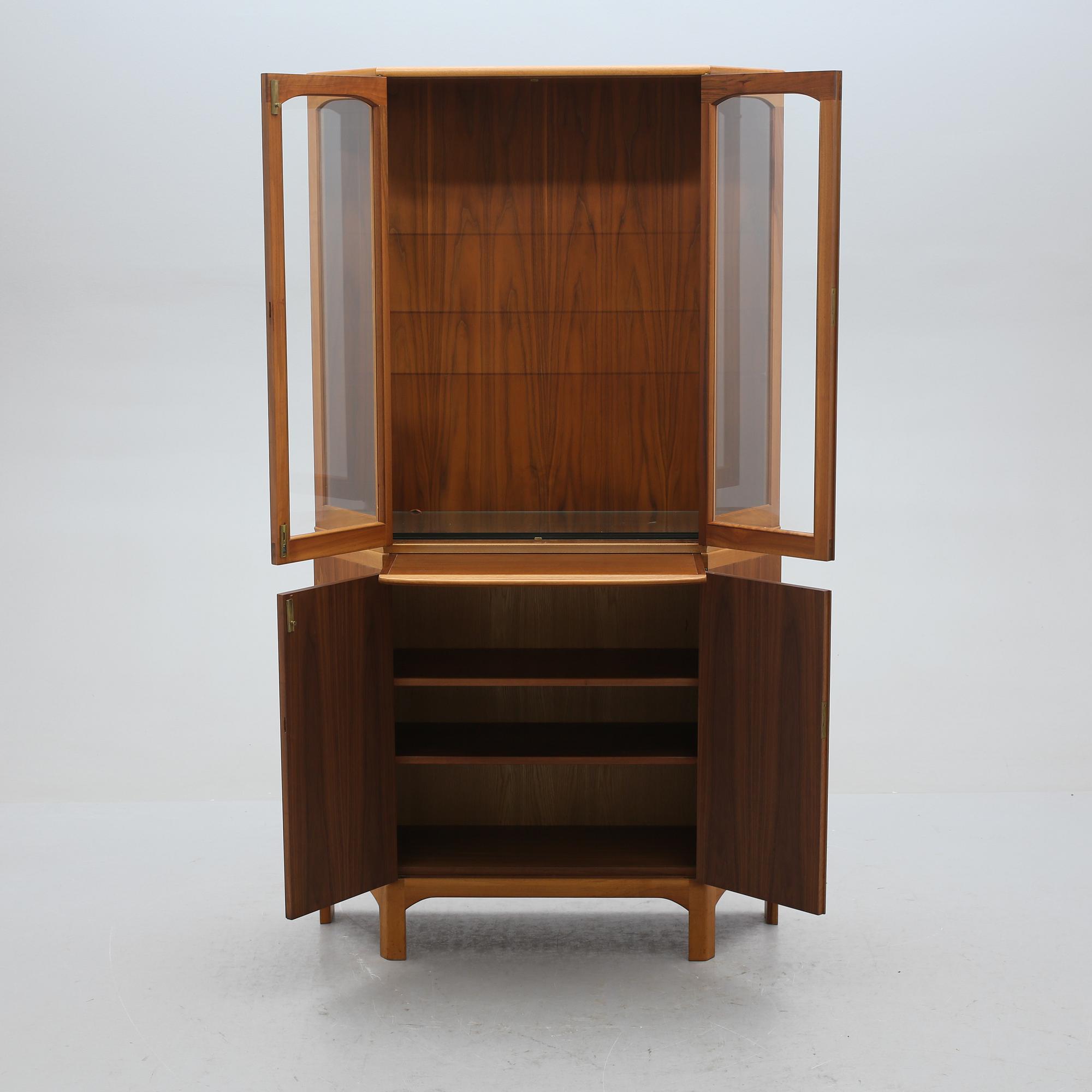 VITRINSKÅP, "Undantaget", Carl Malmsten, 1900-talets andra hälft.