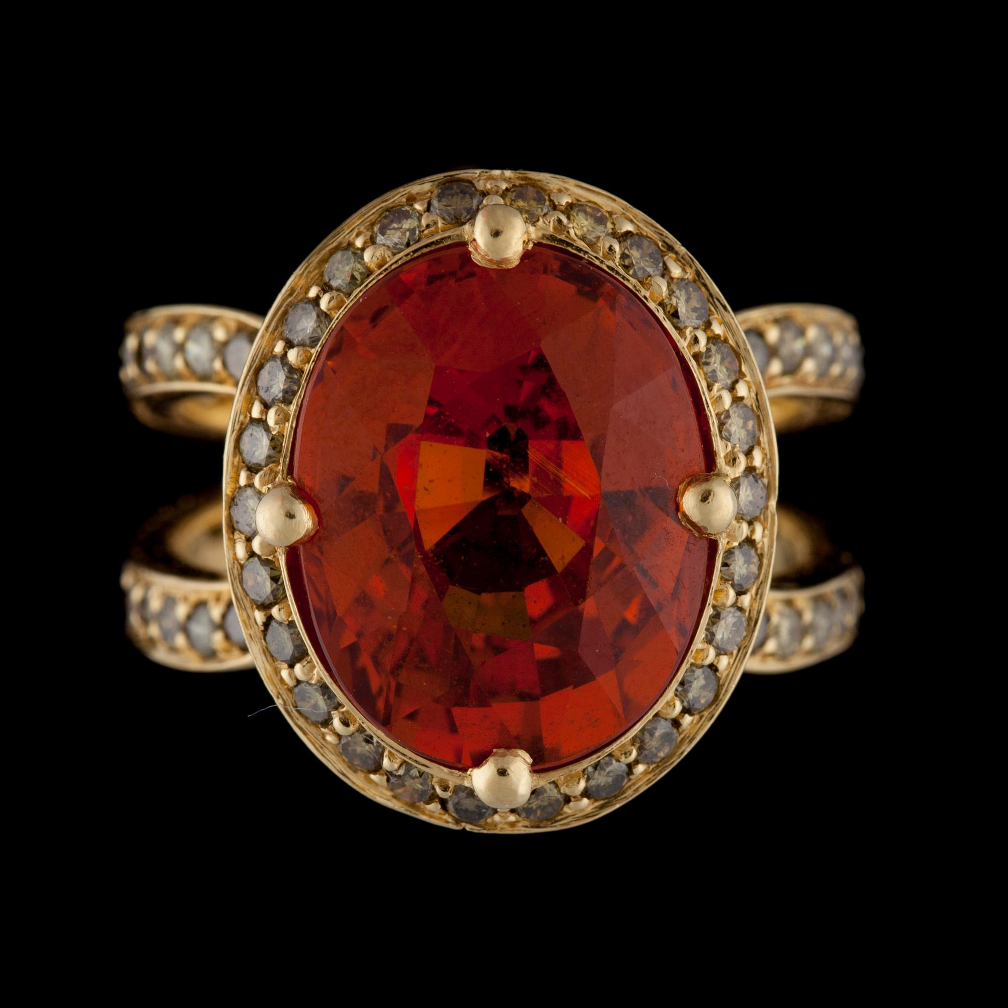 RING, 18K guld, hessonit granat, bruna diamanter. Temple St Claire. Vikt ca 10,4 g.