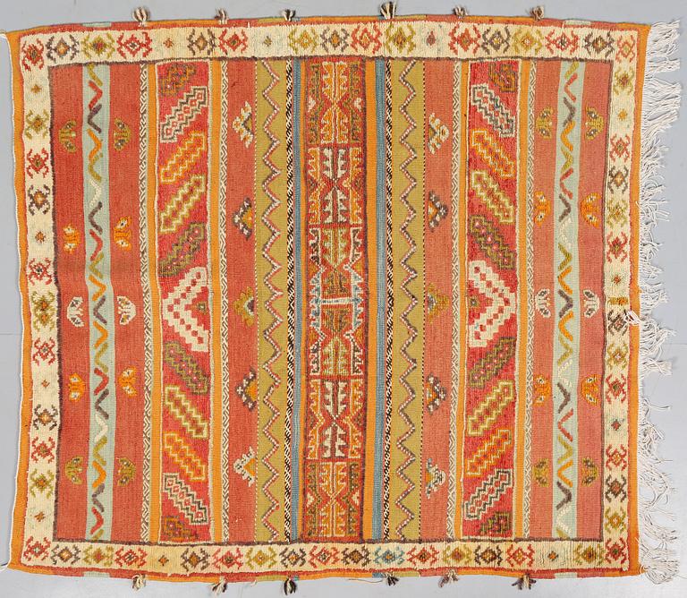MATTA, troligen Marocko, modern tillverkning, 160 x 153 cm.