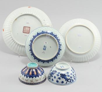 TALLRIKAR, 3 st samt SKÅLAR, 2 st, porslin, Kina, 1800-/1900-tal.