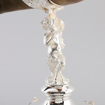 MJÖDHORN, nysilver och horn, 1900-talets första hälft.