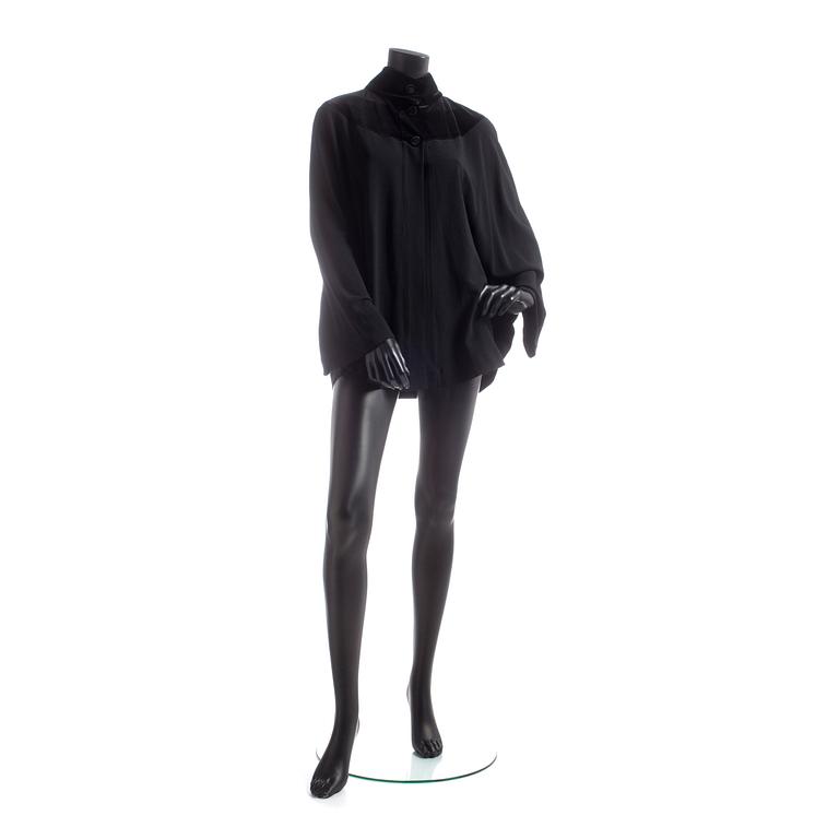 DIDIER PARAKIAN, a black woolblend cape.