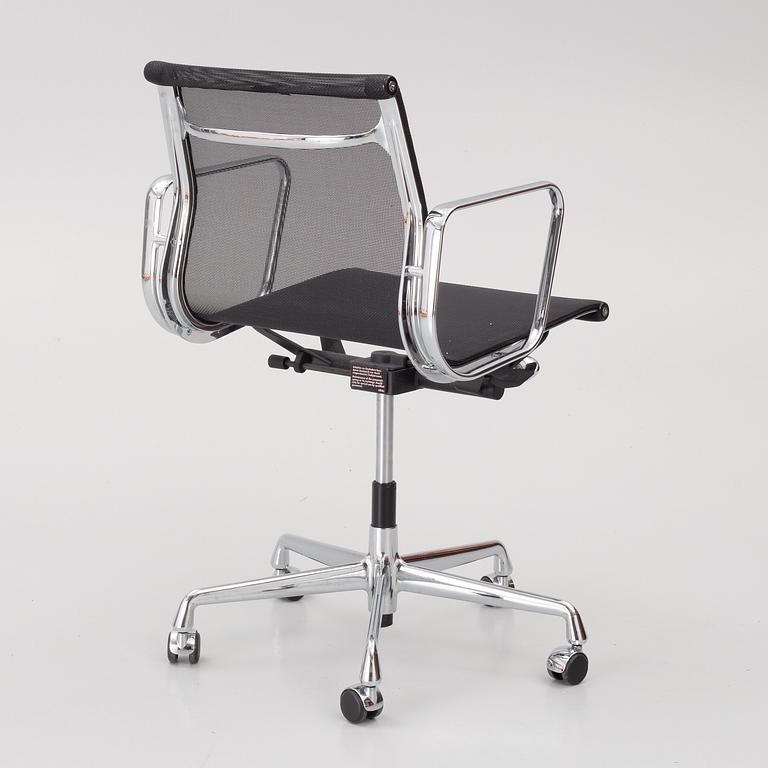 Charles & Ray Eames, Armchair/office chair, EA 108, Vitra.