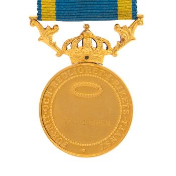 Medalj, "För nit och redlighet i Rikets tjänst" 1941, 23/18K guld, 15,5 g inkl rakt band, originaletui.