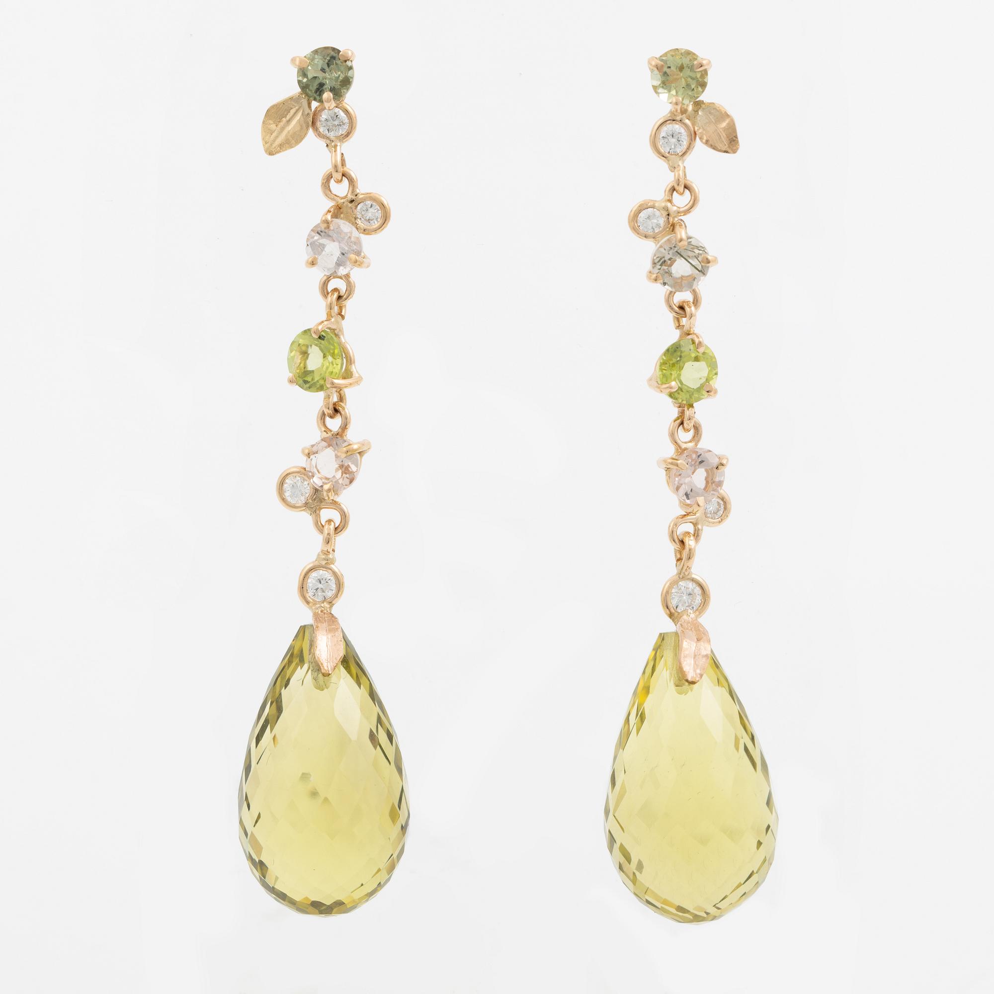 Örhängen, Mandelstam, 18K guld med briolettslipad limekvarts, peridot och briljantslipade diamanter.