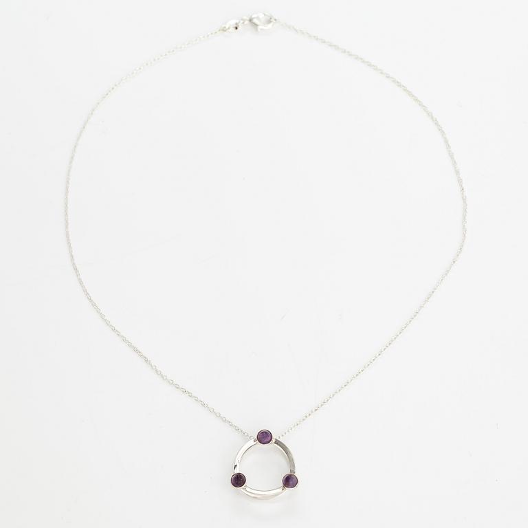 Elis Kauppi, A silver necklace with amethyst. Kupittaan kulta, Turku.