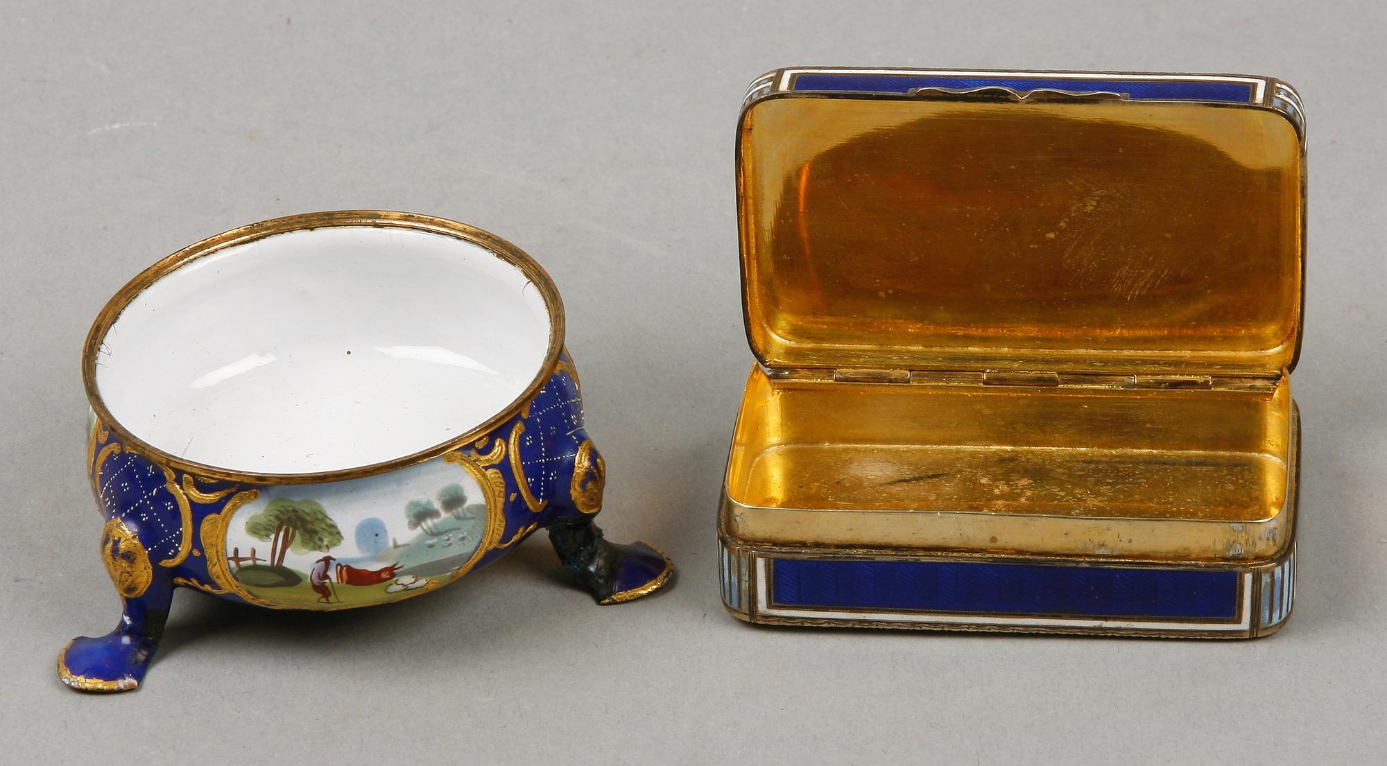 DOSA SAMT SALTKAR, silver och emalj resp mässing och emalj, troligen Frankrike och 1800-tal.