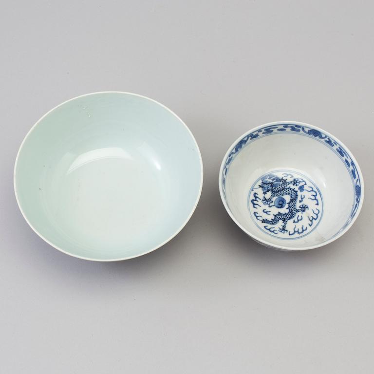 Two blue and white bowls, Qing dynasty, 19th Century.