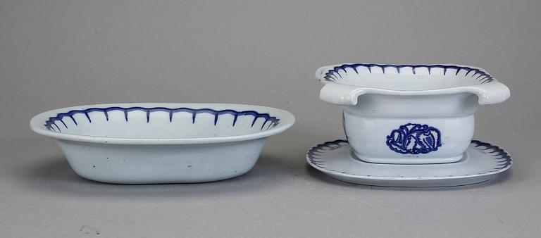 SERVIS, ca 50 delar, flintgods, "Liljeblå", Wilhelm Kåge, Gustavsberg, omkring 1920.