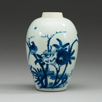 A blue and white Transitional vase, 17th Century.