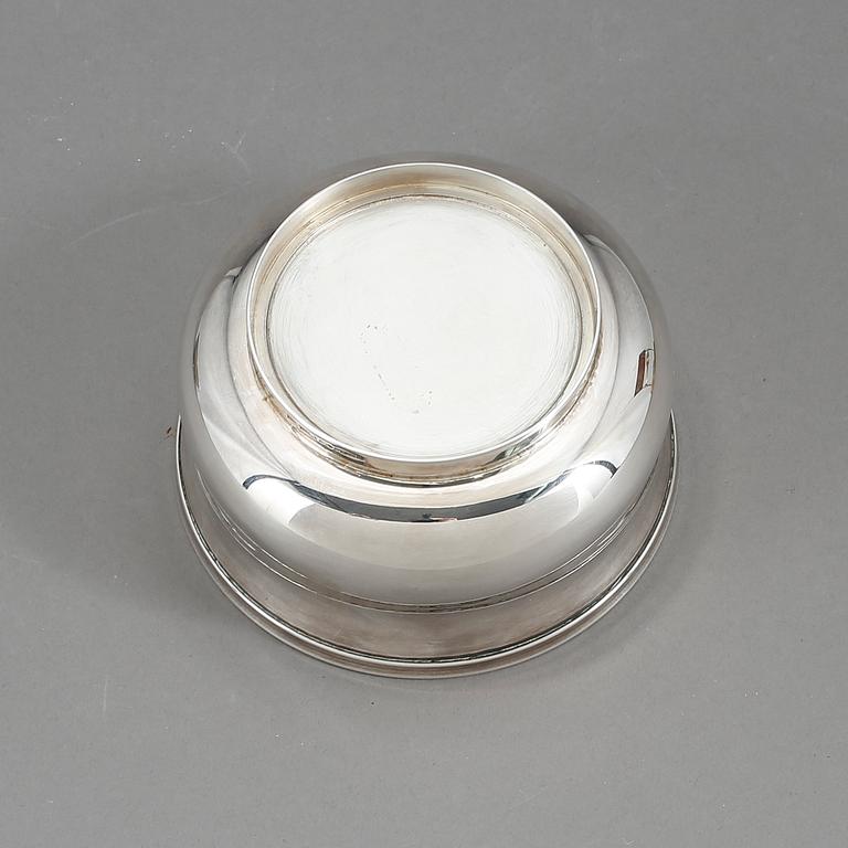 SKÅL, silver, design J Råström för CG Råström, Stockholm, 1978. Vikt ca 140 gram.