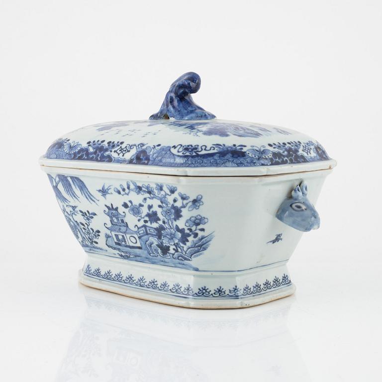 A blue and white tureen with cover, Qing dynasty, 18th Century.