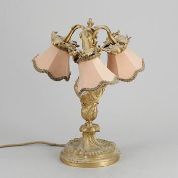 BORDSLAMPA, förgylld brons, nyrokoko. 1800-talets anda hälft.