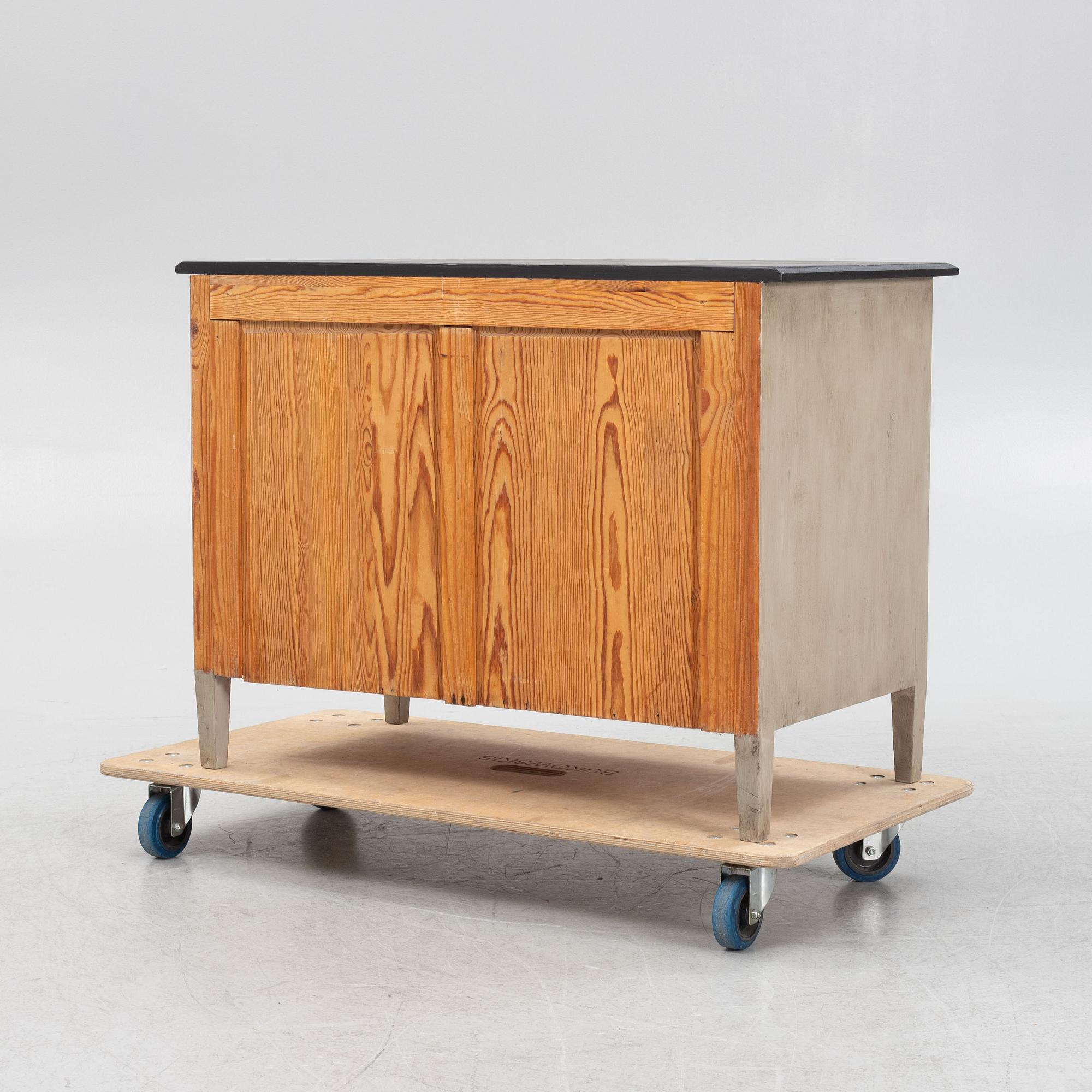 Byrå, tidigt 1900-tal.