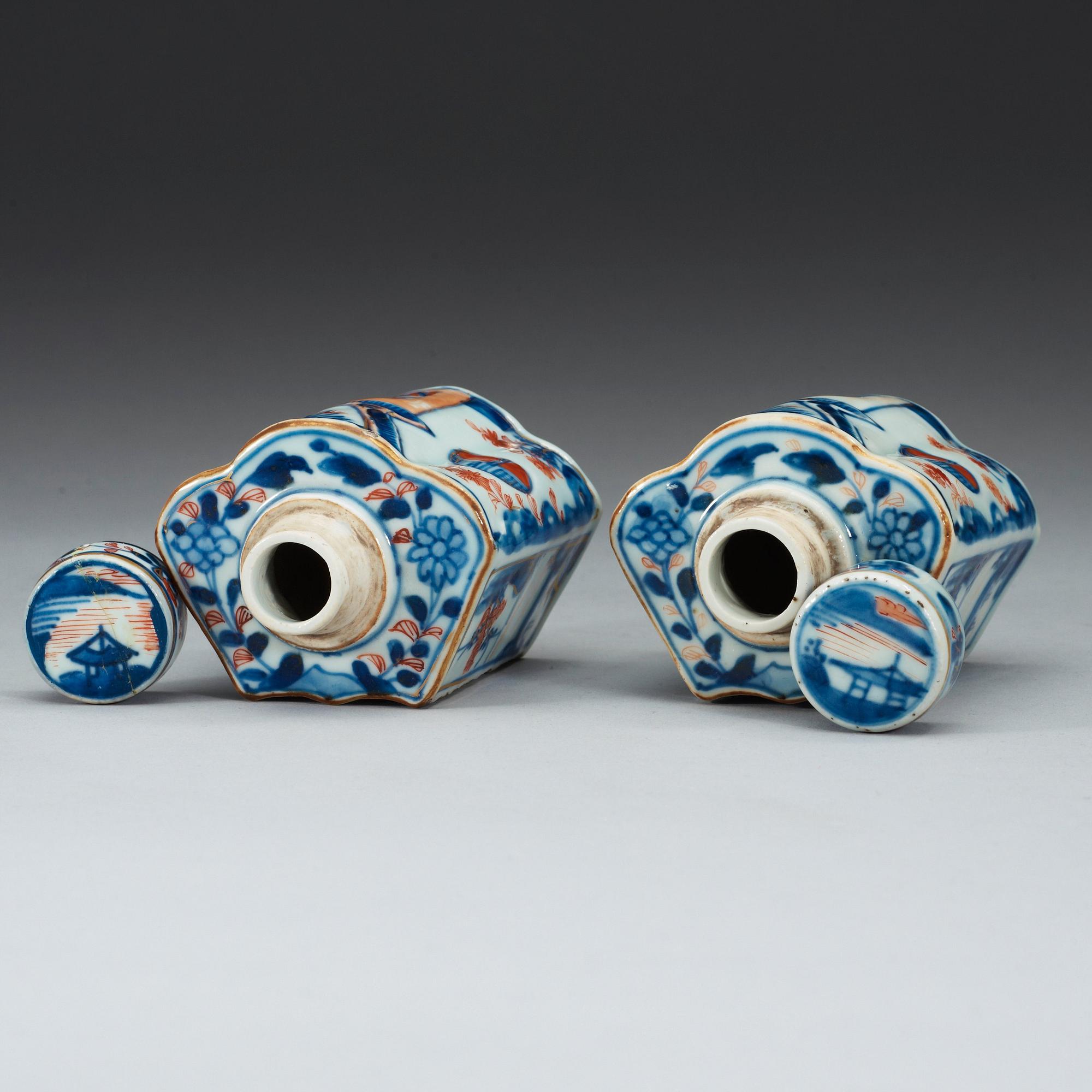 A pair of Imari tea caddies, Qing dynasty, Kangxi (1662-1722).