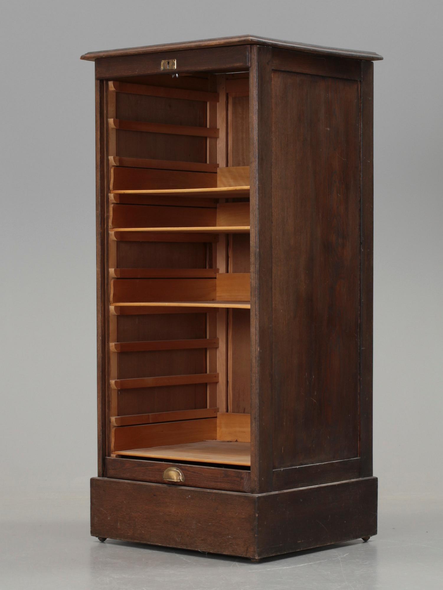 JALUSISKÅP, 1900-tal.