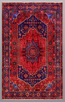 A RUG Hamadan, ca 213 x 131 cm.