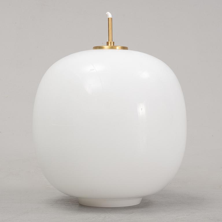 Wilhelm Lauritzen, taklampa "VL45 Radiohus Pendant" för Louis Poulsen.