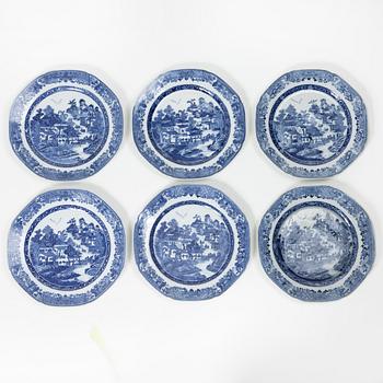 A set of six Chinese export porcelain dinner plates, Qing dynasty, Qianlong (1736-95).