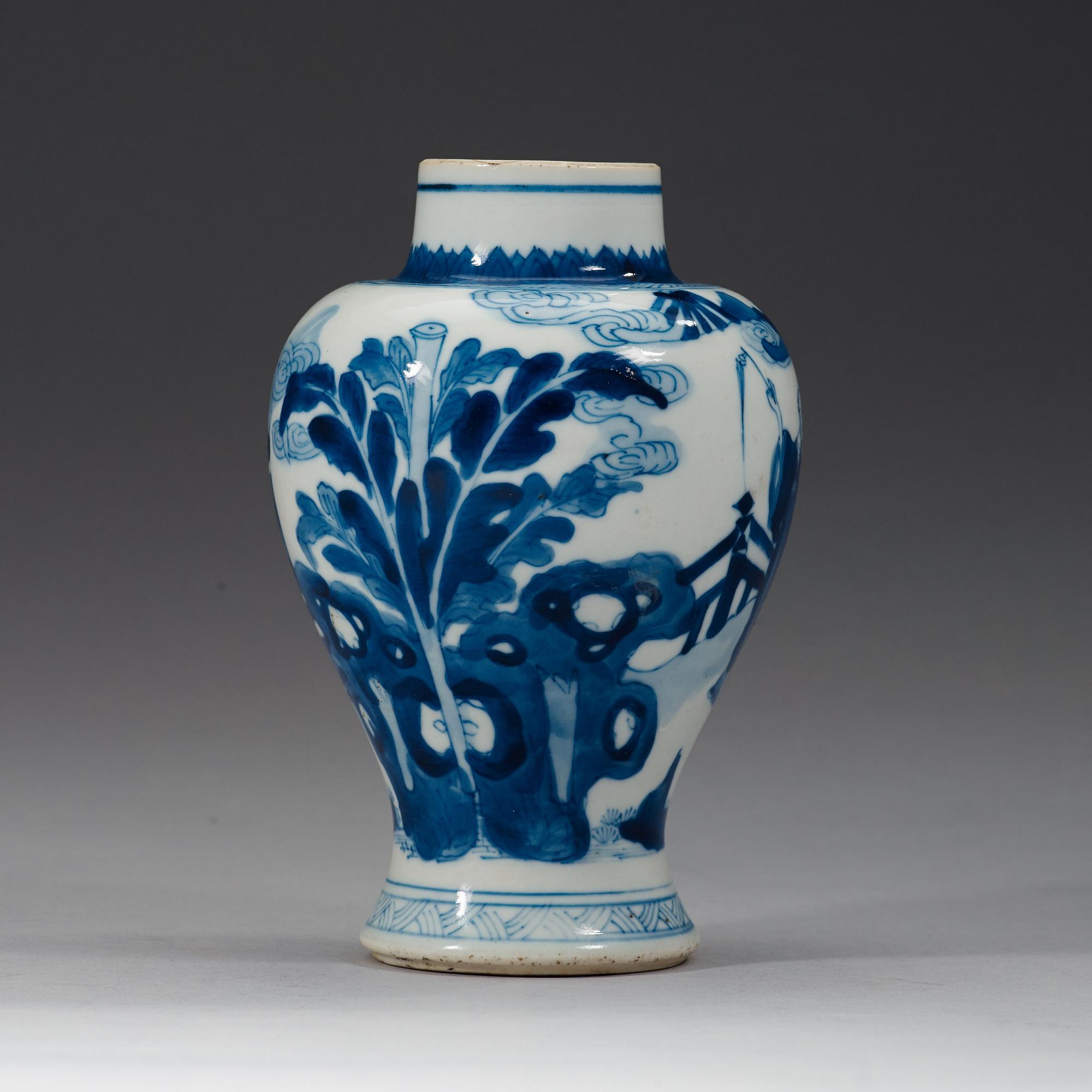 VAS, porslin. Qingdynastin, Kangxi (1662-1722).