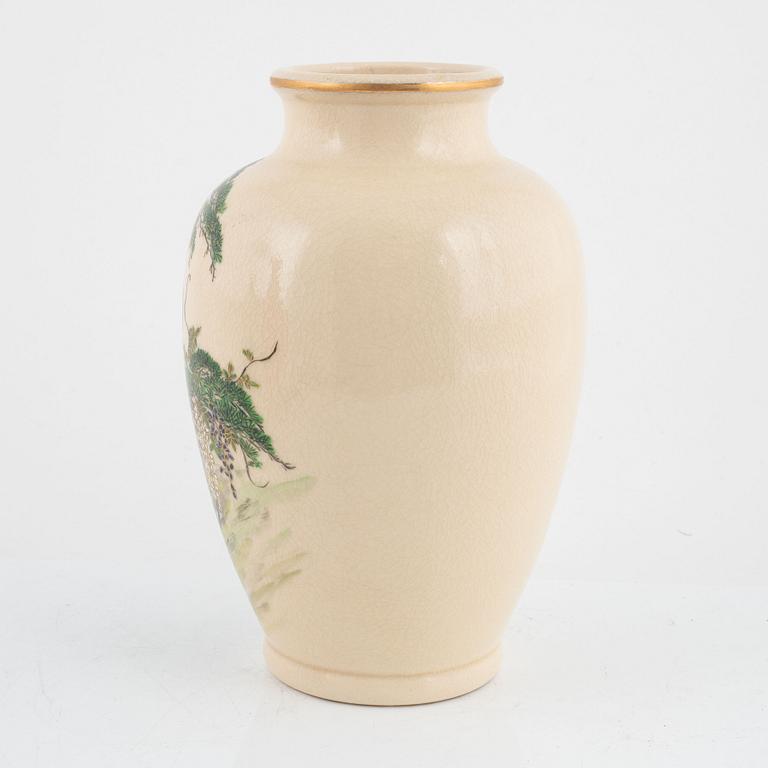 A Japanese Satsuma Vase, marked Satsutozan, 20th century.