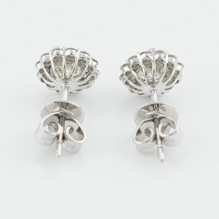 Earrings, with brilliant-cut diamonds.