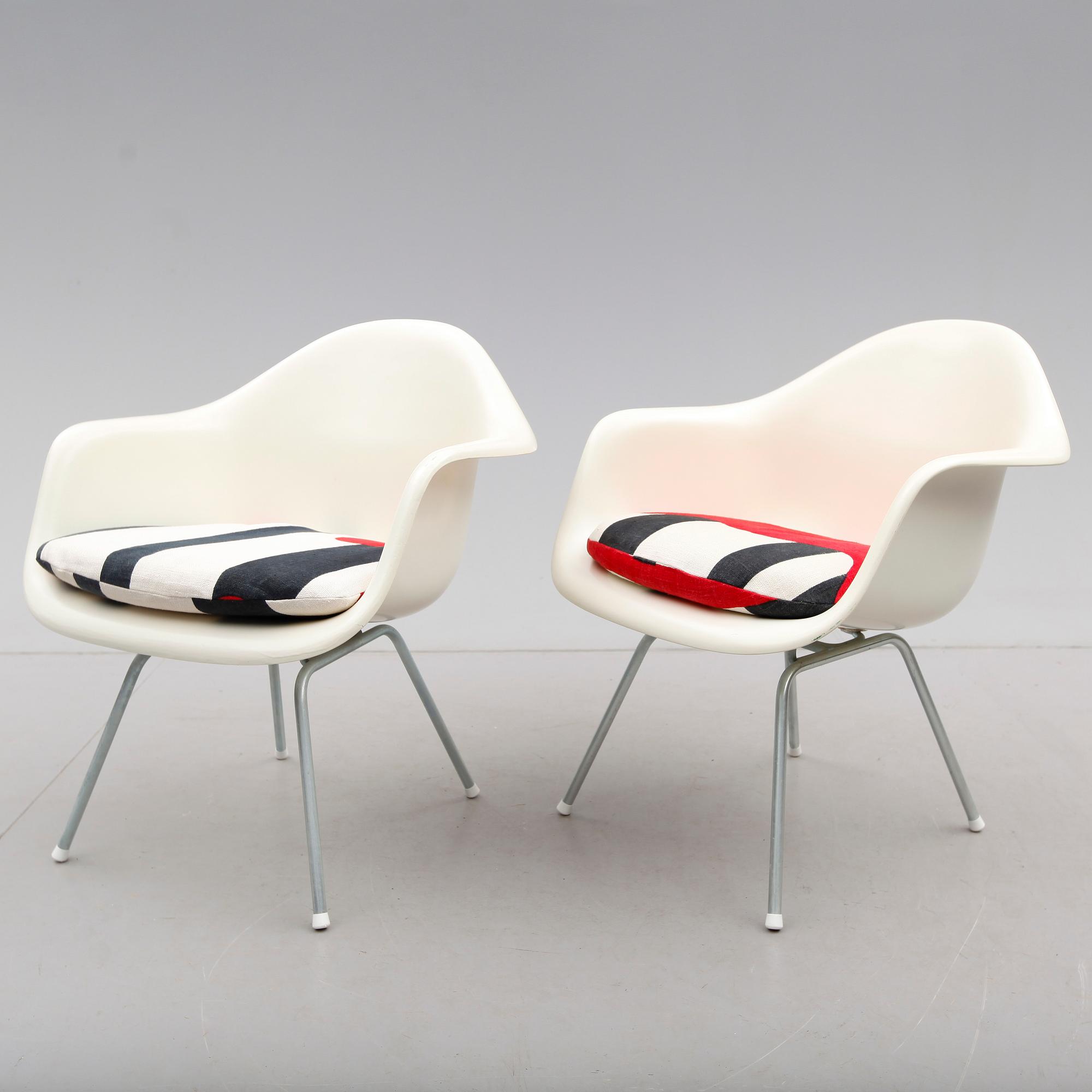 KARMSTOLAR, 1 par, "Dar", Charles och Ray Eames, 1970-tal.