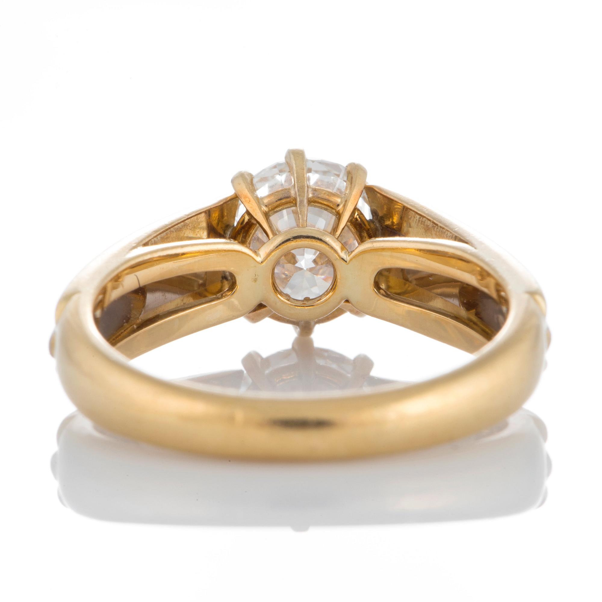 Ring med en rund briljantslipad diamant ca 1.75 ct kvalitet ca W si1 tillverkad av Cartier.