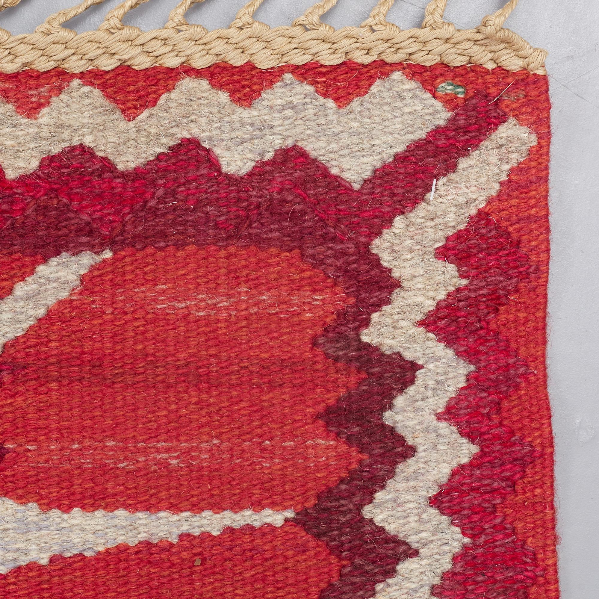 Barbro Nilsson, A CARPET, "Strålblomman, röd", flat weave, ca 313,5 x 200-202,5 cm, signed AB MMF BN.