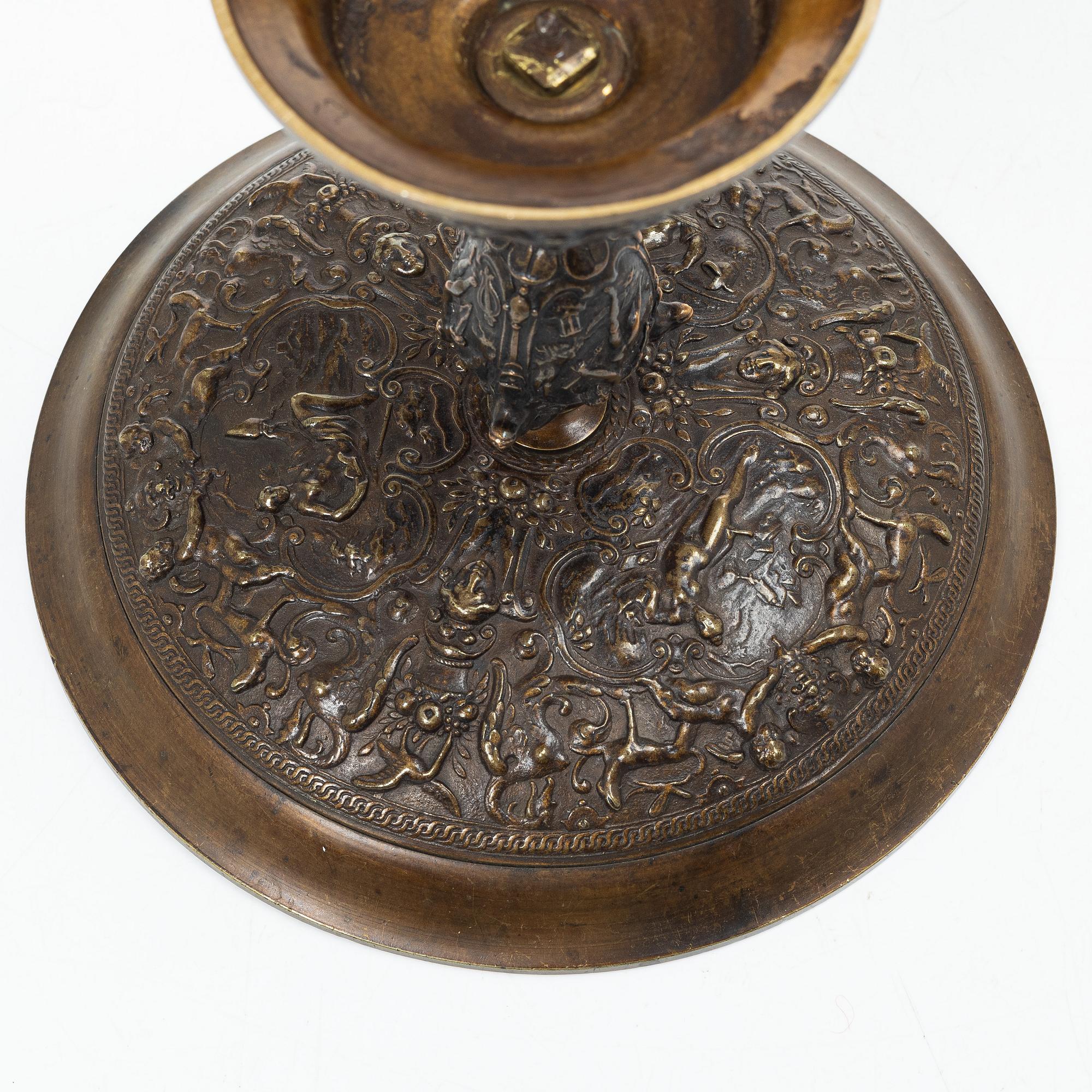 Tazza, bronze, circa 1900.