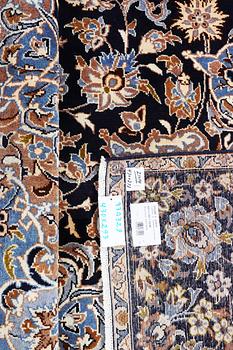 A Kashan carpet, c. 430 x 293 cm.