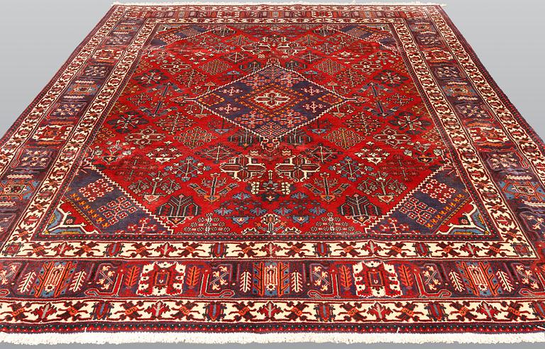 A Joshagan carpet, ca 326 x 230 cm.