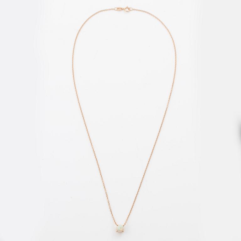18K gold necklace with opal.
