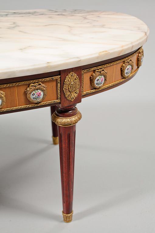 SOFFBORD, Louis XVI-stil, omkring 1900-talets mitt.