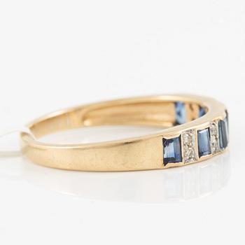 Ring in 14K gold with sapphires and brilliant-cut diamonds.