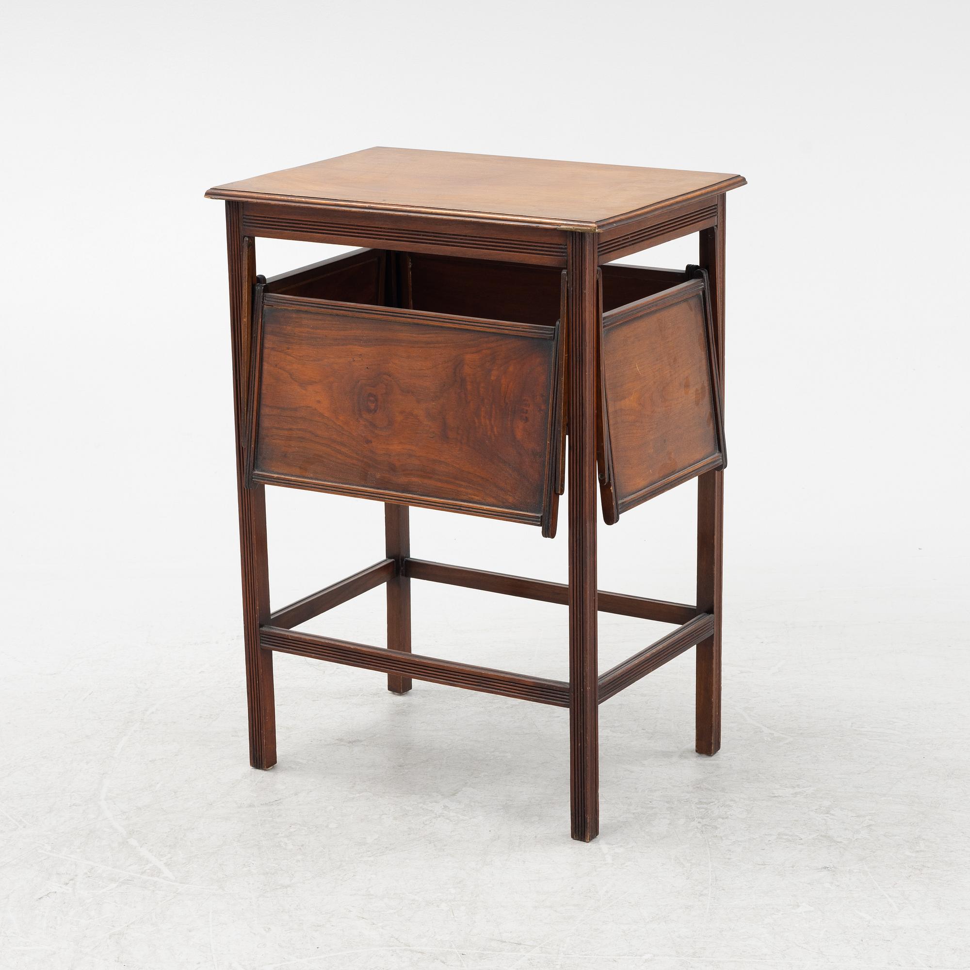 An English mahogany table, early 20th Century.