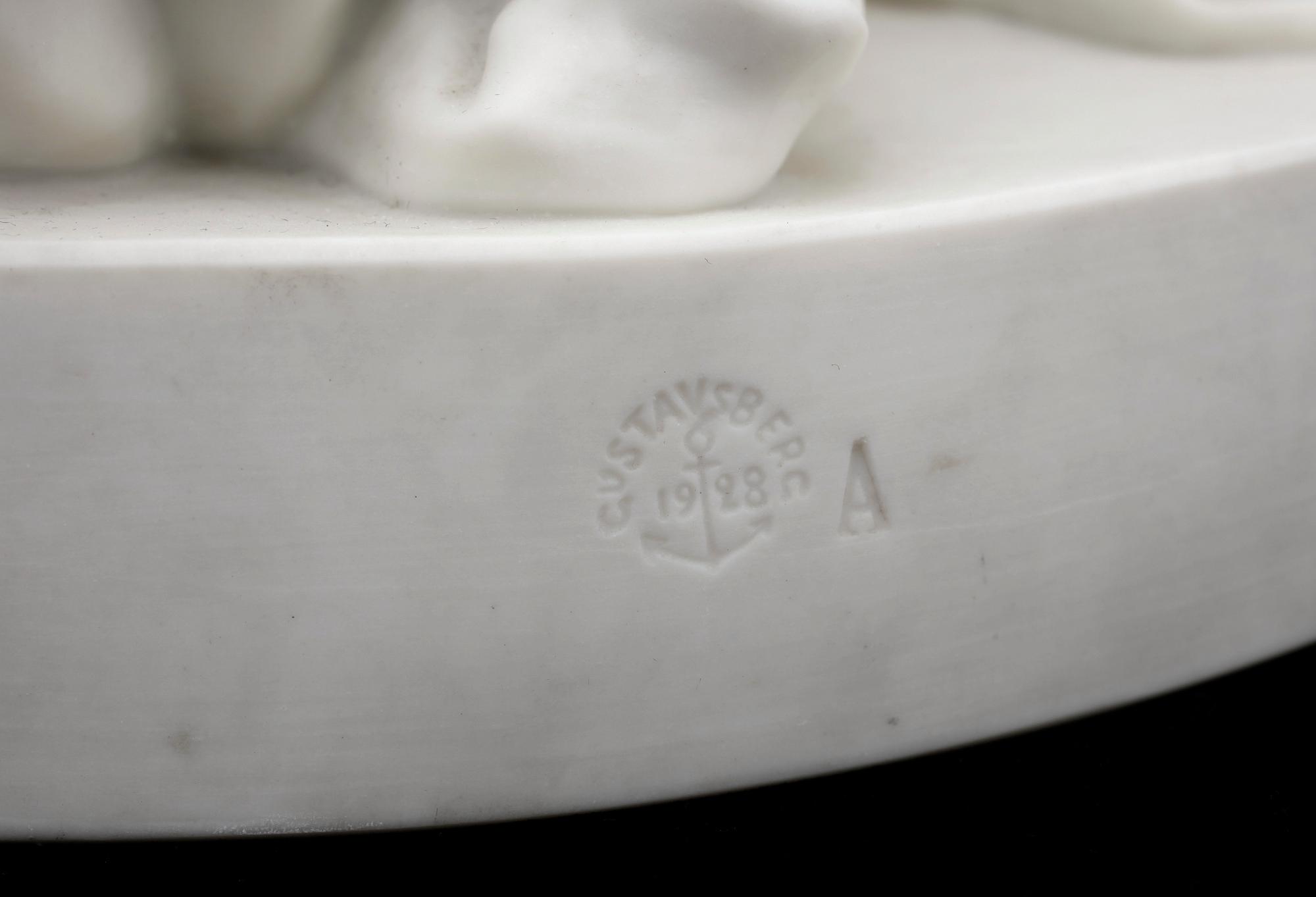 FIGURIN, parian. Gustafsberg. Märkt 1928.