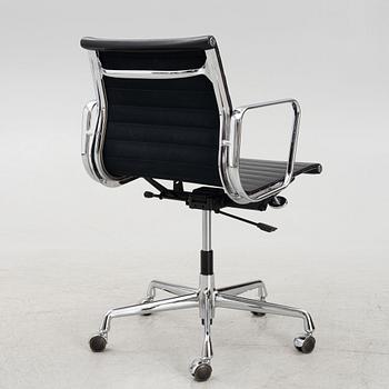 Charles & Ray Eames, kontorsstol, "EA117" Vitra.