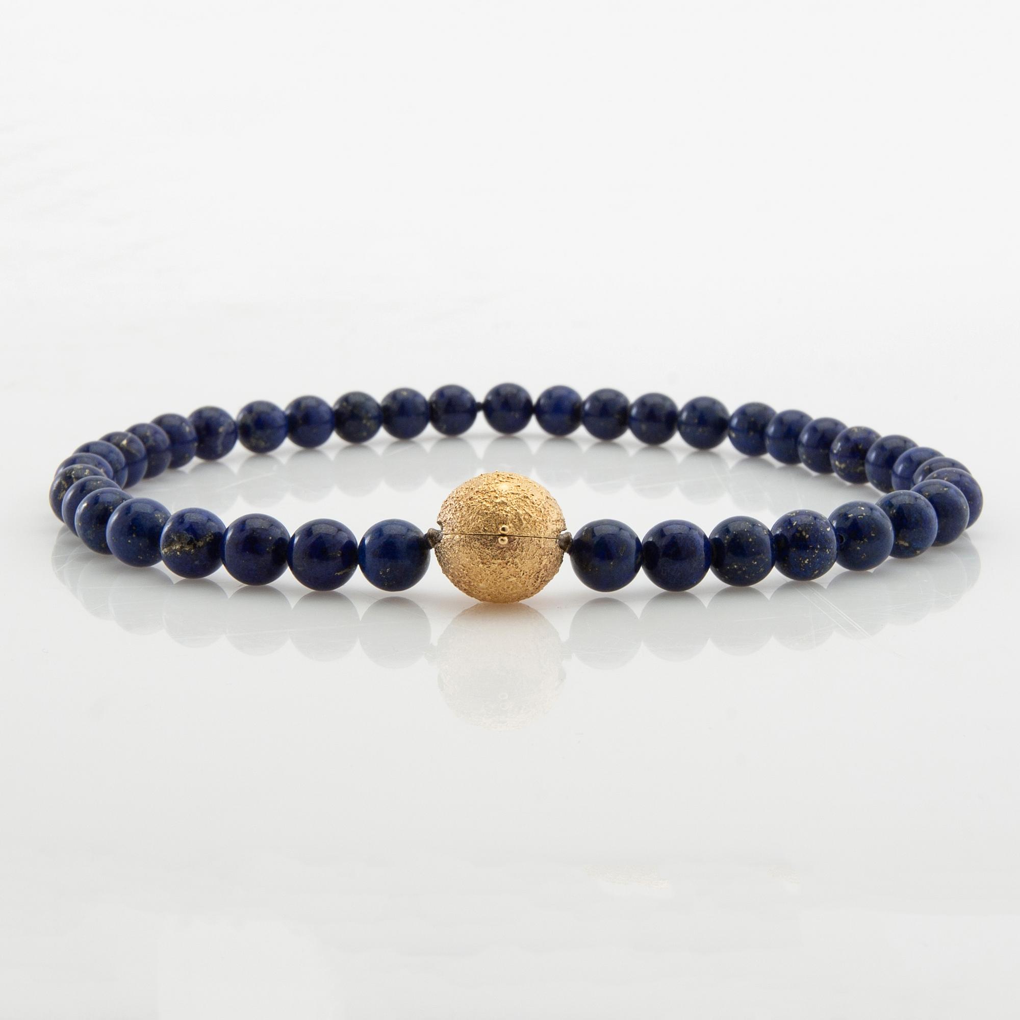 Ole Lynggaard, Necklace with "Rustic Clasp" of 18K gold and lapis lazuli, late 1980s.