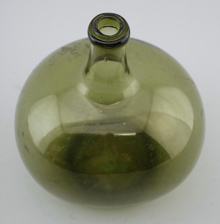 FLASKA, gröntonat glas, 1700-tal.